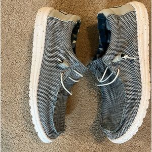 Men’s Hey Dude loafers. Size 11